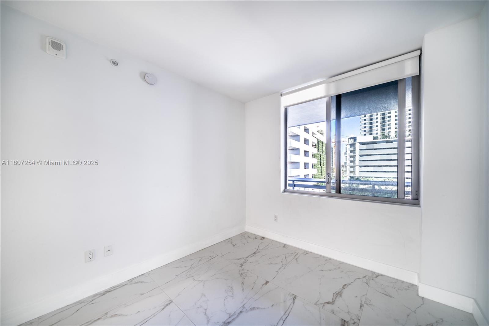 THE HARBOUR SOUTH CONDO - Residential
