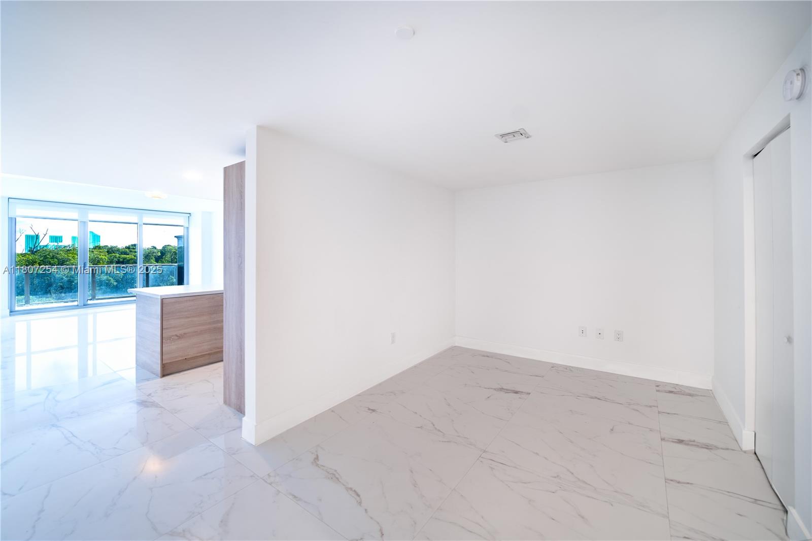 THE HARBOUR SOUTH CONDO - Residential