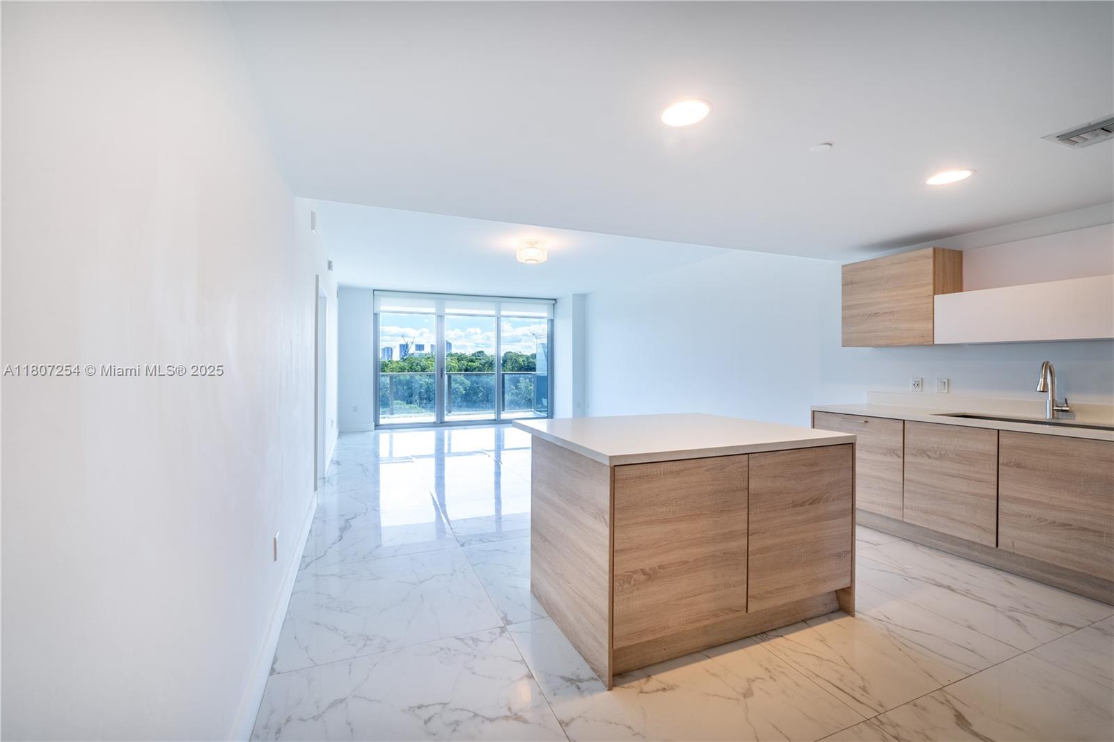 THE HARBOUR SOUTH CONDO - Residential