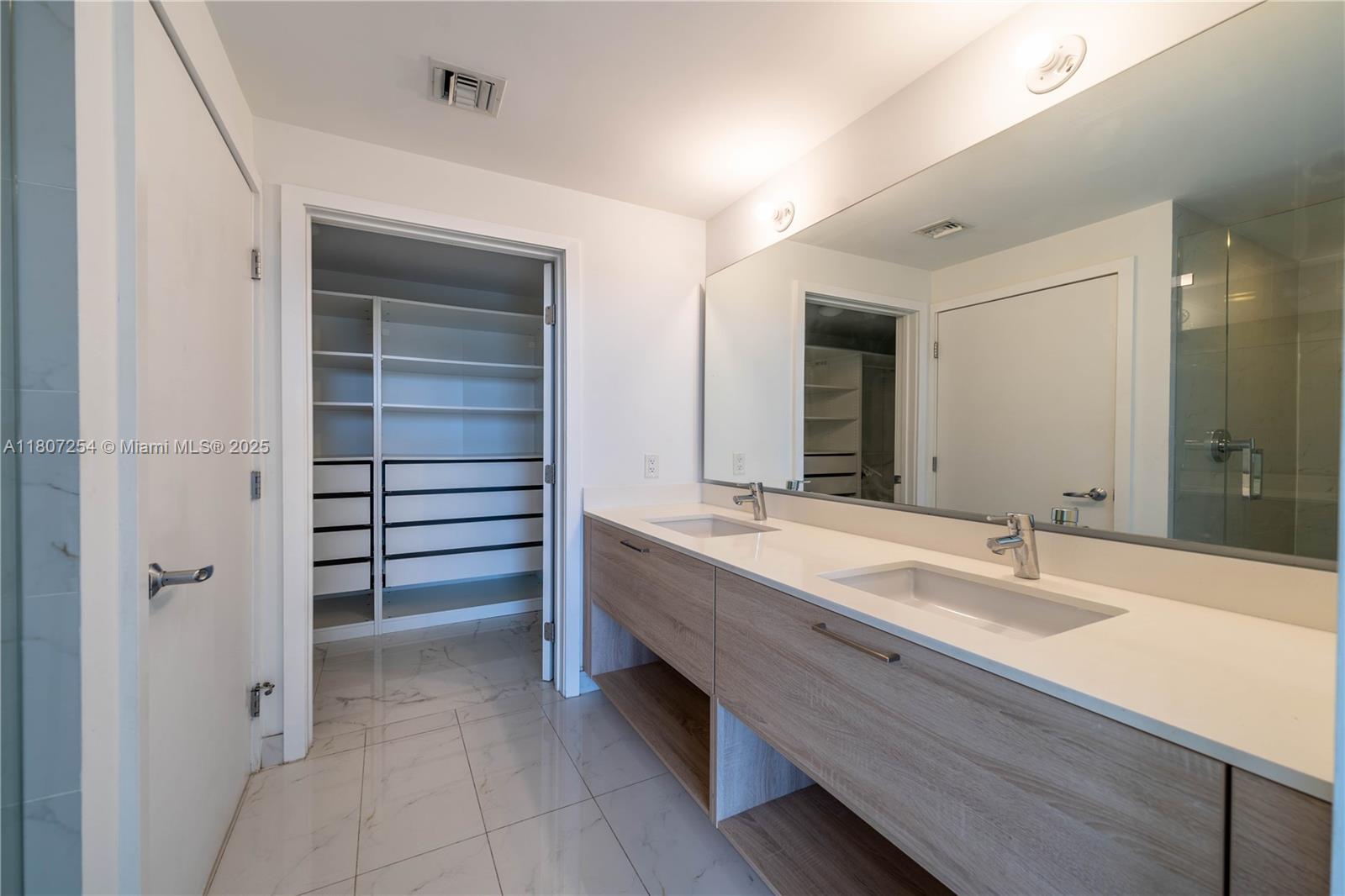 THE HARBOUR SOUTH CONDO - Residential