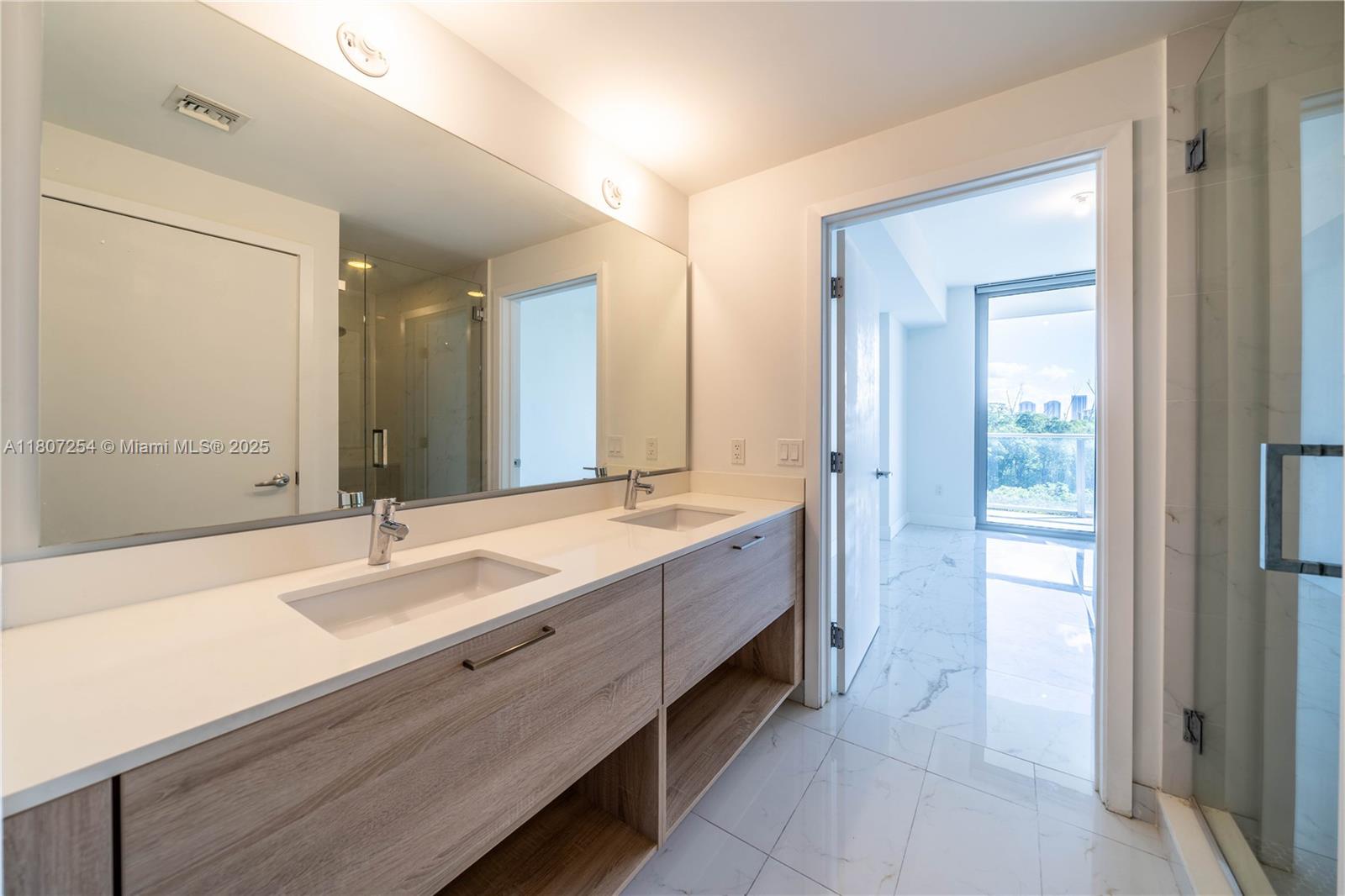 THE HARBOUR SOUTH CONDO - Residential