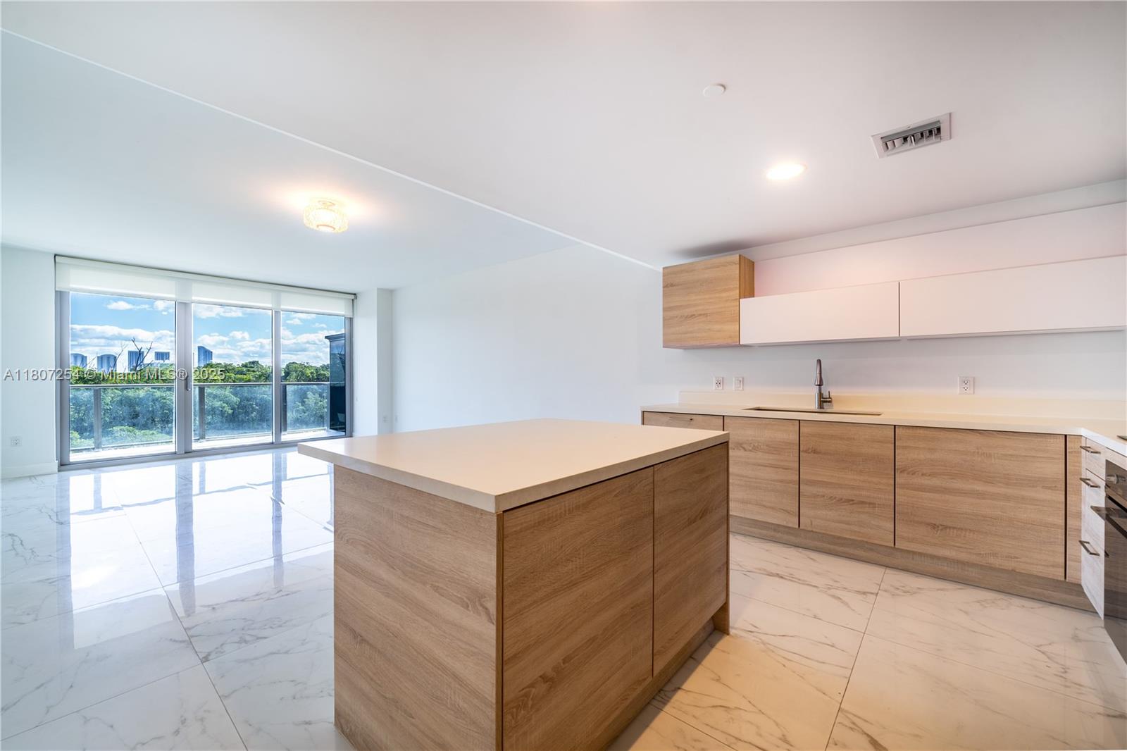 THE HARBOUR SOUTH CONDO - Residential