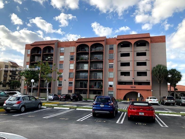 FIRPTA APPLIES – SELLER IS A FOREIGN NATIONAL. PLEASE REVIEW FIRPTA REQUIREMENTS PRIOR TO SUBMITTING AN OFFER This immaculate one-bedroom apartment, located on the third floor, features a lovely balcony that overlooks both the pond and the city. Each floor has laundry facilities, and the community is managed on-site, ensuring everything is well-maintained. The amenities include a clubhouse, pool, gym, sauna, and security cameras installed throughout the community. Ideally situated, this apartment provides easy access to Miami International Airport and the upcoming Inter Miami Stadium. This well-kept complex combines comfort and security, making it an excellent opportunity for anyone looking for a home in a developing area.