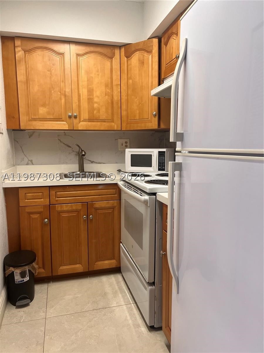 EL CID CONDO - Residential