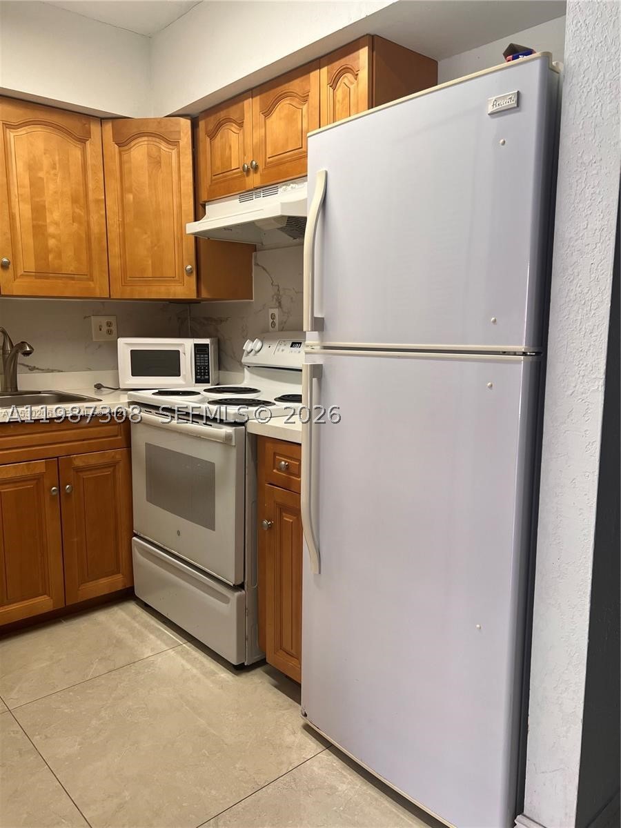 EL CID CONDO - Residential