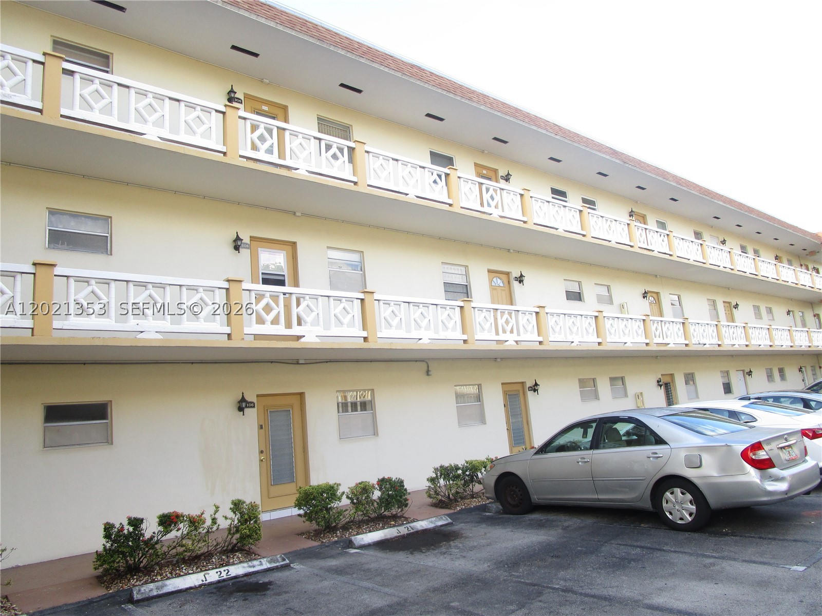 Adult community one has to be 55+, corner unit, enclosed balcony, lots of amenities: swimming pool, fitness center, shuffleboard, pool tables, bog club house with kitchen, close to shopping, hospital, close to the Turnpike and Oakland Park Park Blvd. New Air conditioning, just painted.