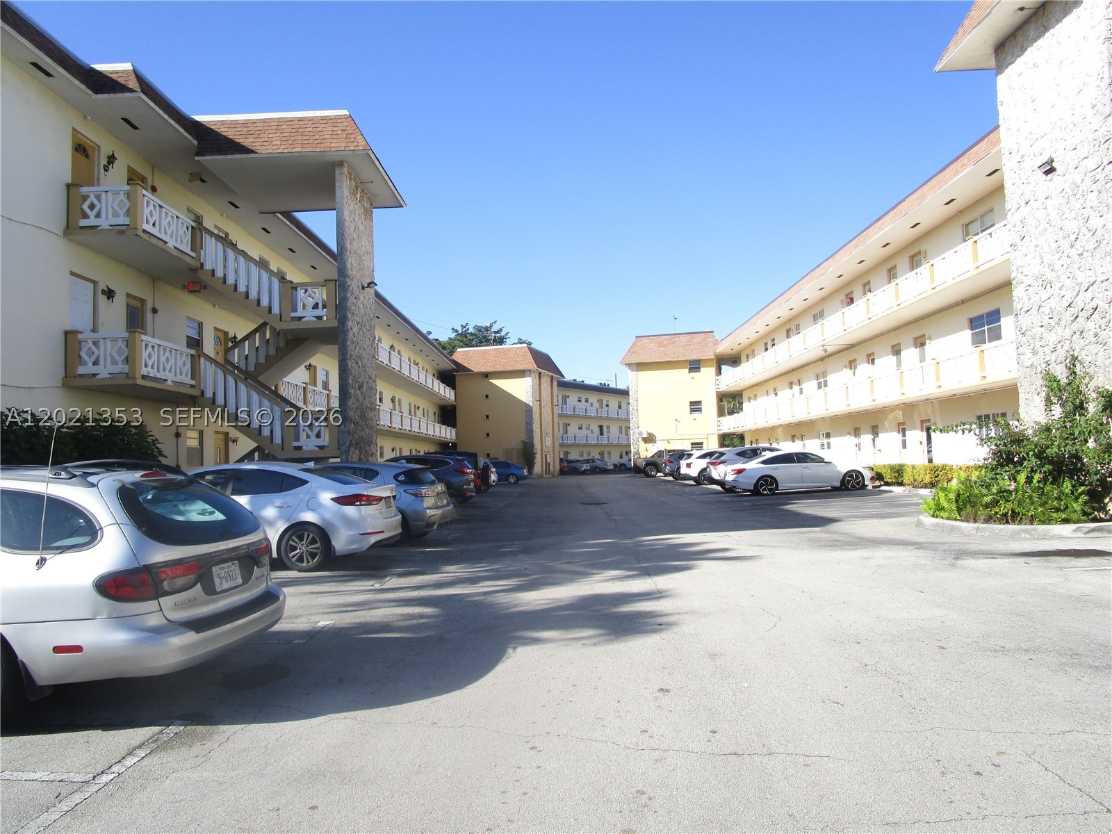 JASMIN GARDENS - Residential Lease
