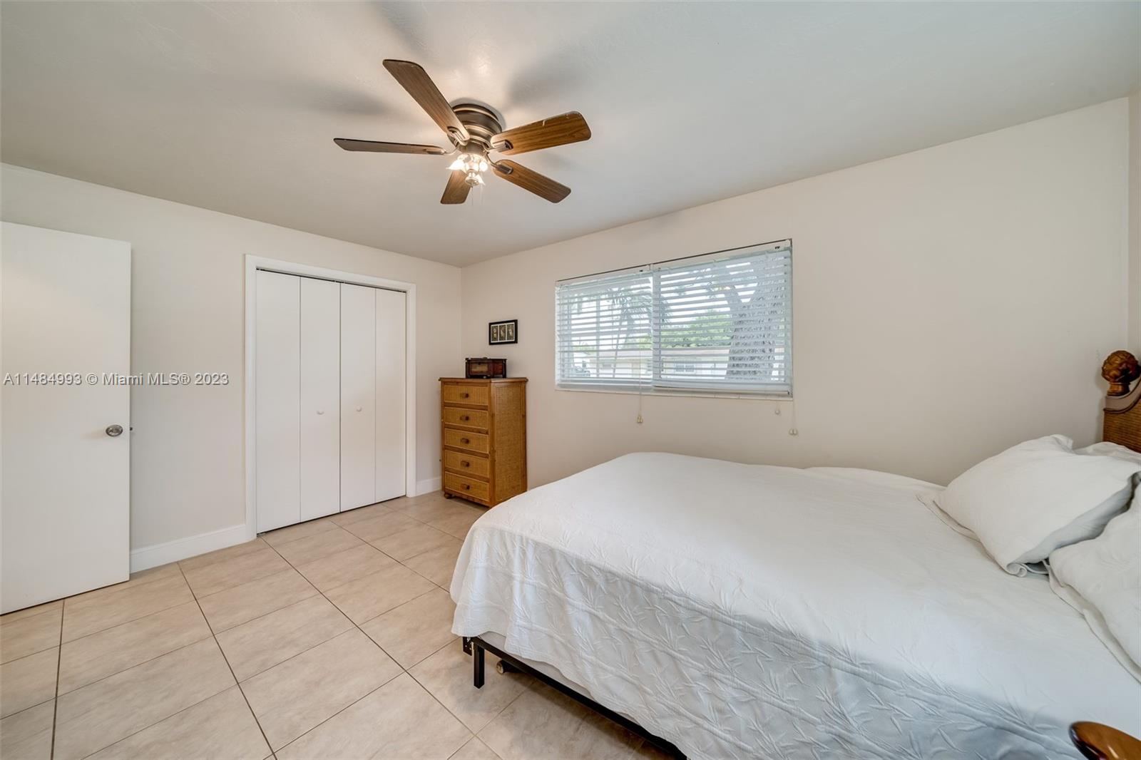 SUMMERTIME ISLES - Residential Lease