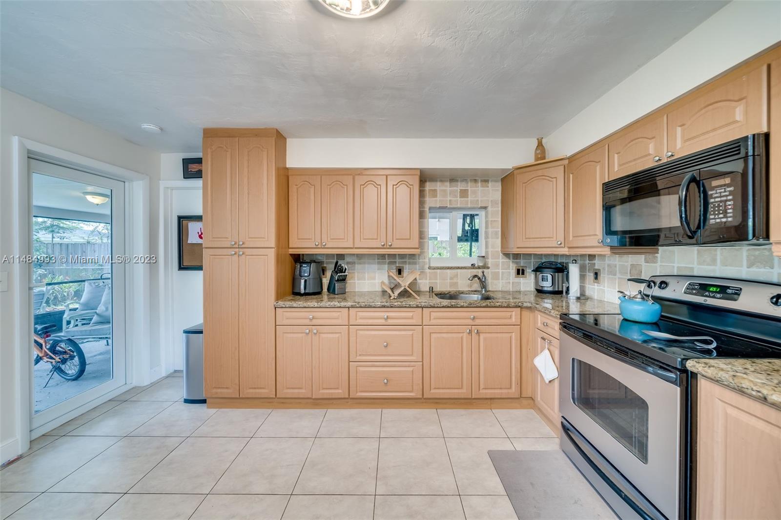 SUMMERTIME ISLES - Residential Lease