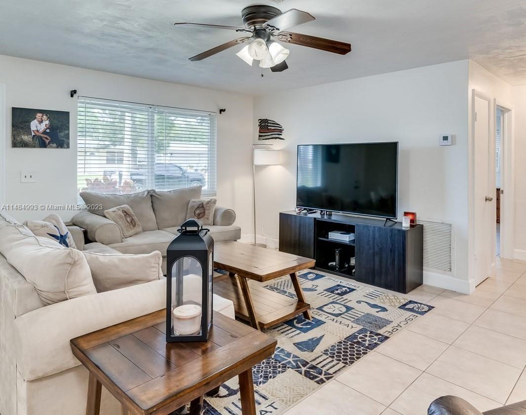 SUMMERTIME ISLES - Residential Lease