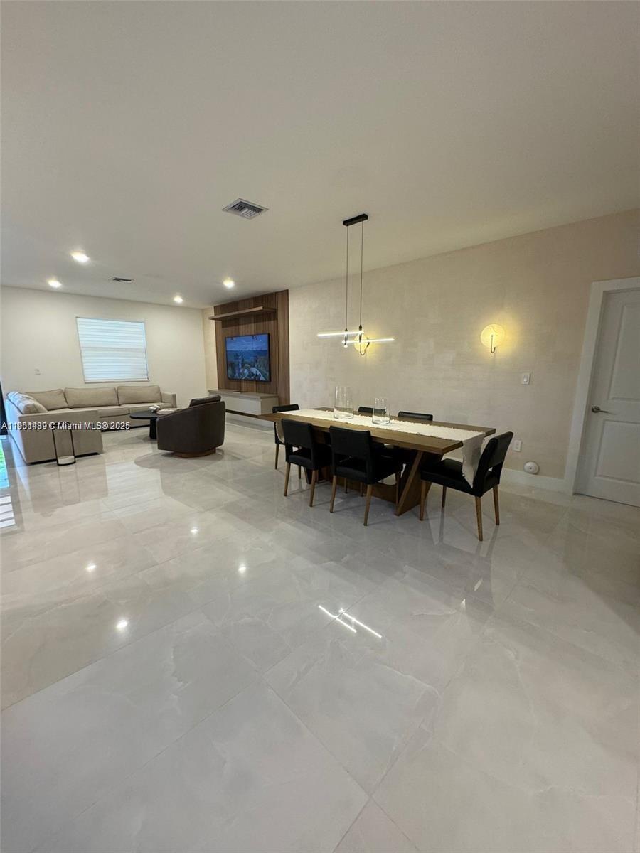 ESTATES AT SILVER PALM - Residential