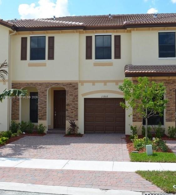 Beautifull townhouse in Silver Palms West. Three bedrooms upstairs with carpeted floors and two full bathrooms. Downstairs a large living and family room and a half bathroom. Great clubhouse with Gym and pool for you to use. Located close to the turnpike, schools, shopping and restaurants.