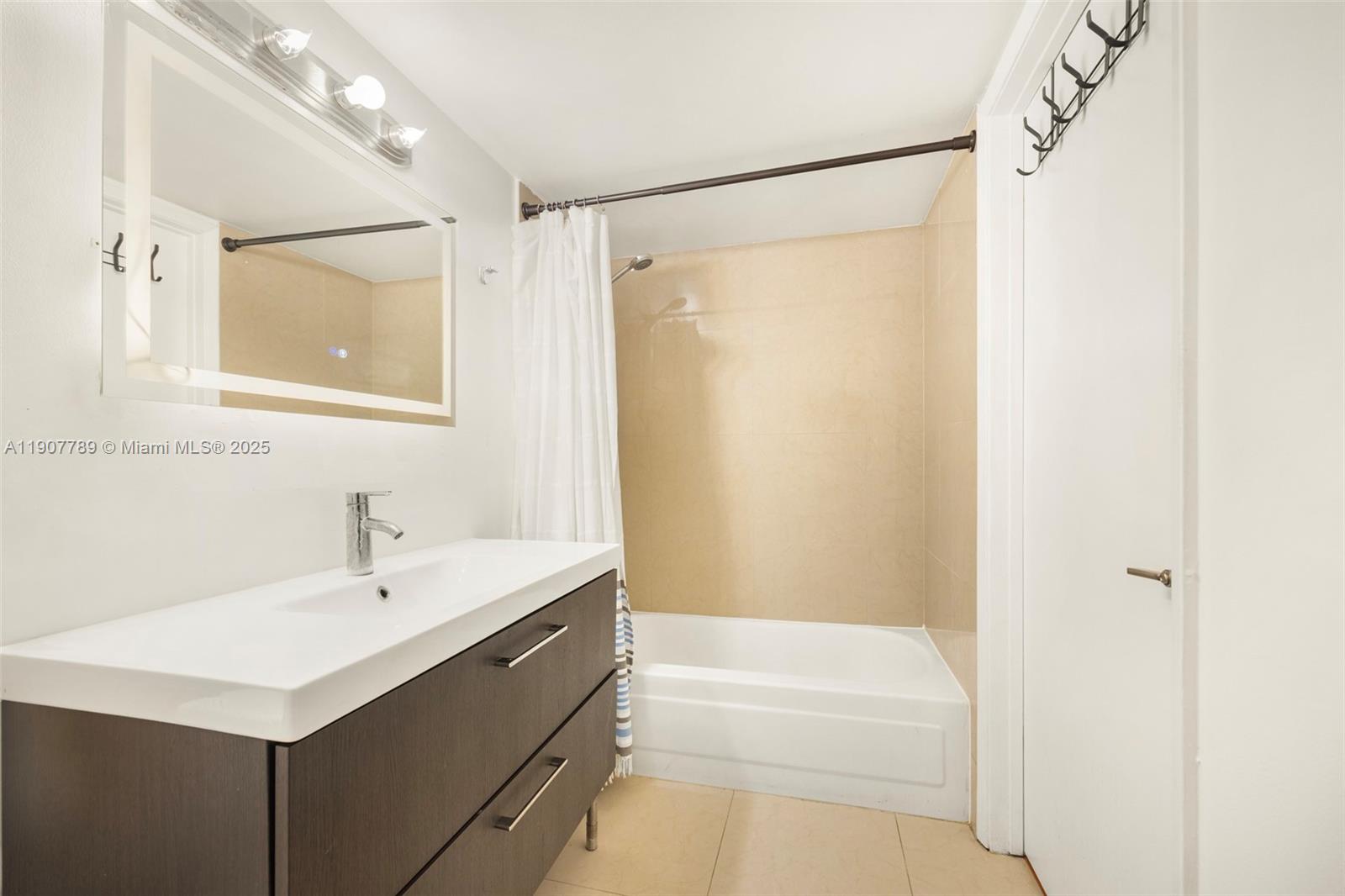 MADISON DOWNTOWN CONDO - Residential