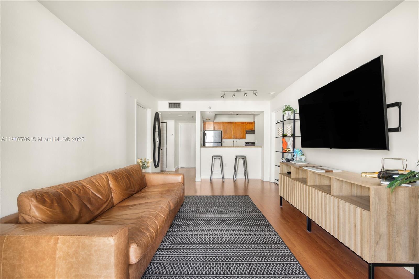 MADISON DOWNTOWN CONDO - Residential