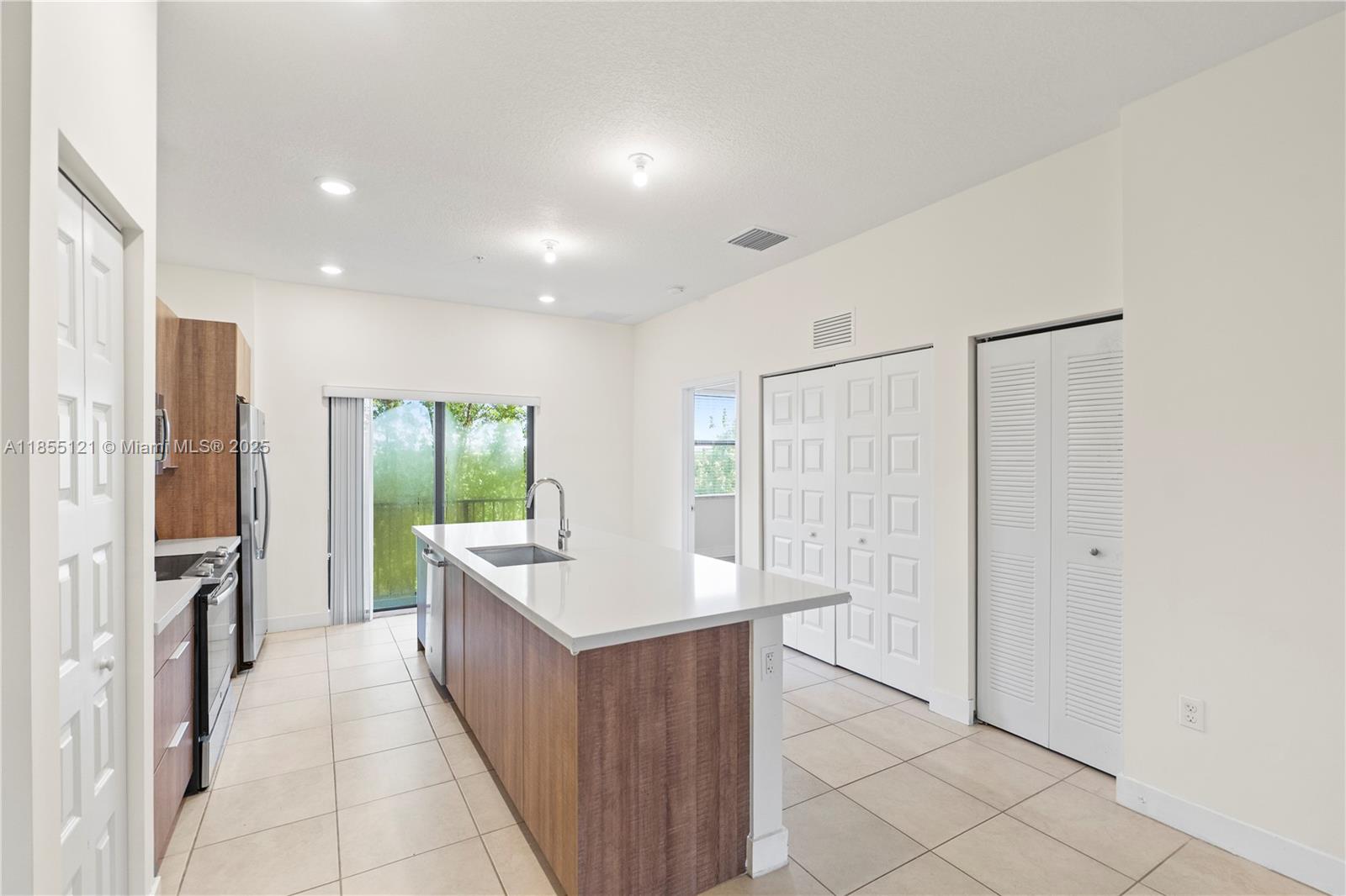 APEX AT PARK CENTRAL COND - Residential