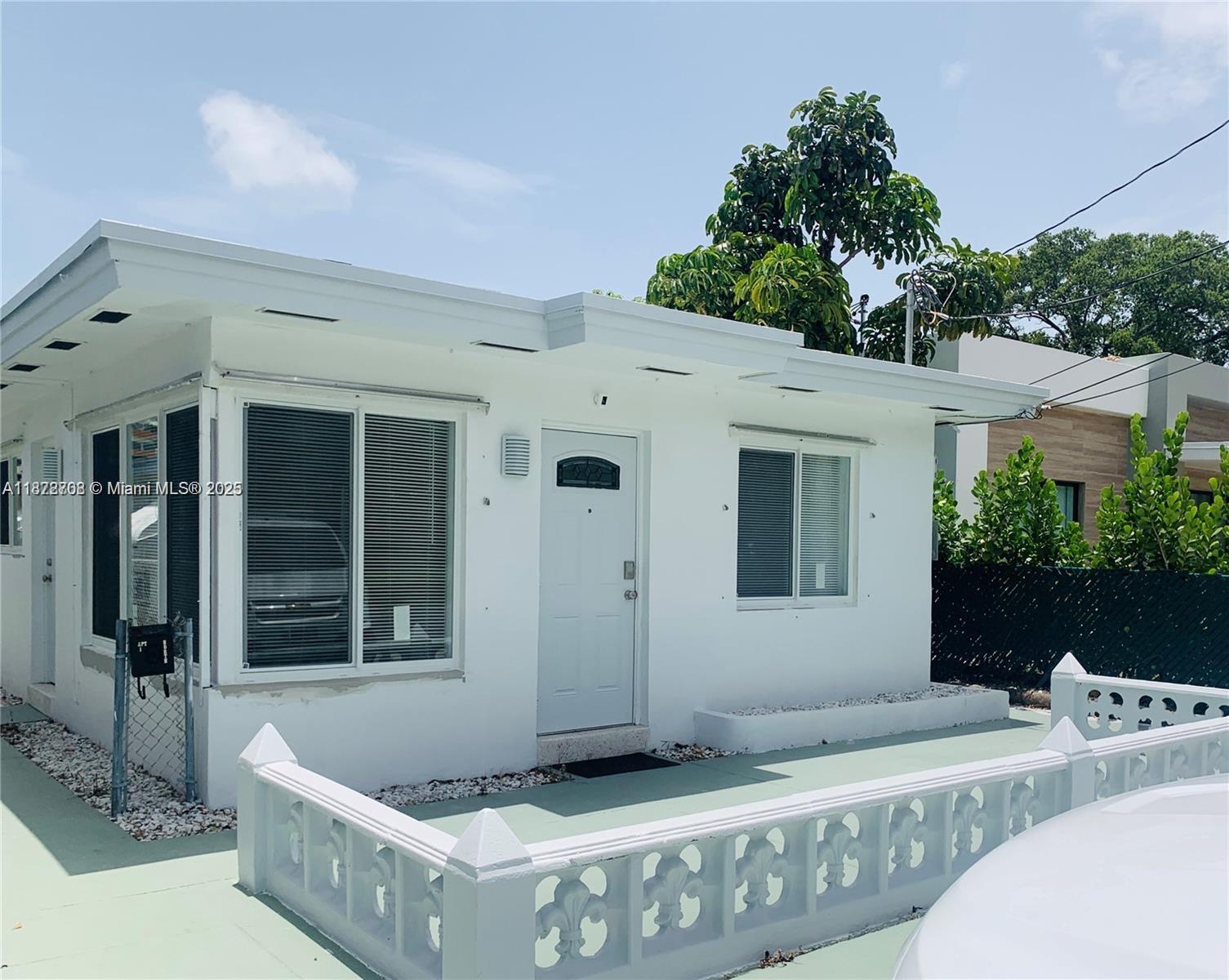 HALLANDALE PARK - Residential Income
