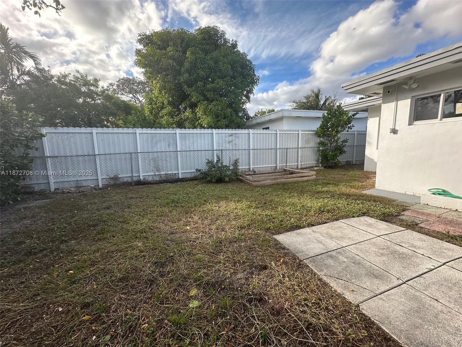 HALLANDALE PARK - Residential Income