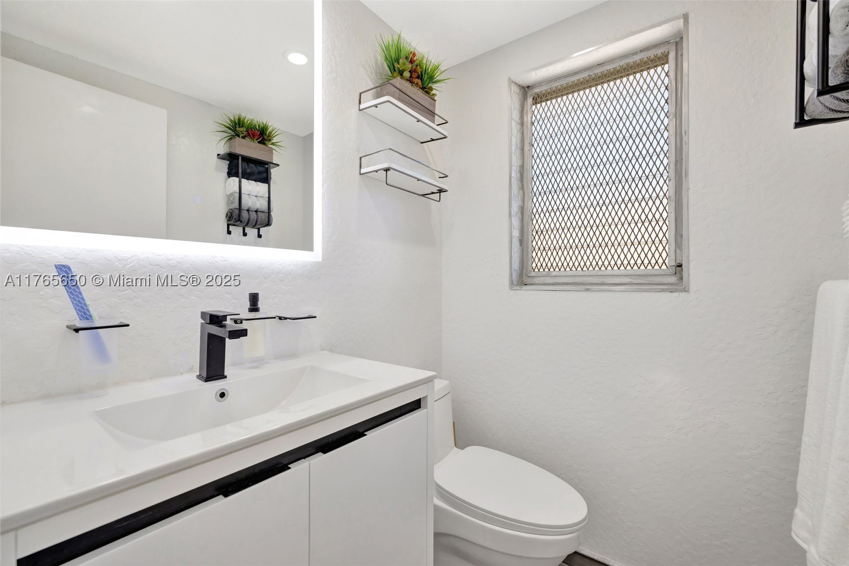 YACHT HARBOR APARTMENTS C - Residential