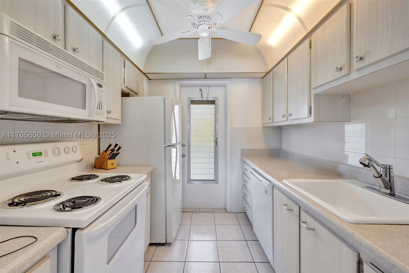 YACHT HARBOR APARTMENTS C - Residential