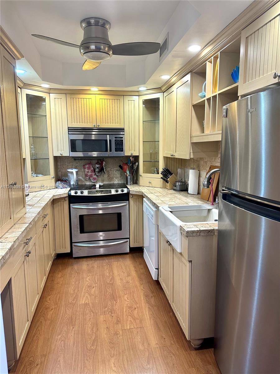HEMISPHERES CONDO - Residential Lease