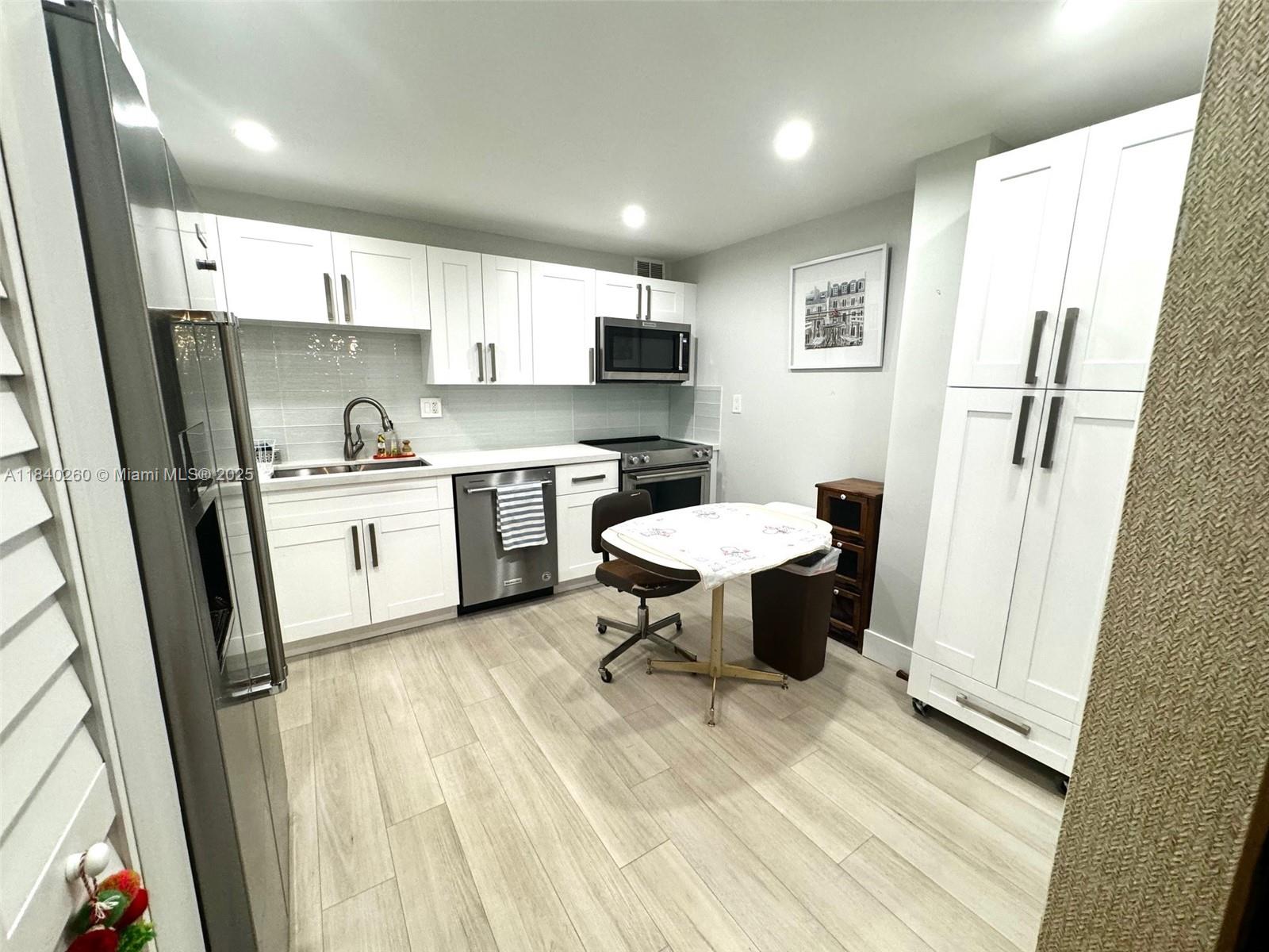 SOVEREIGNS CONDO - Residential