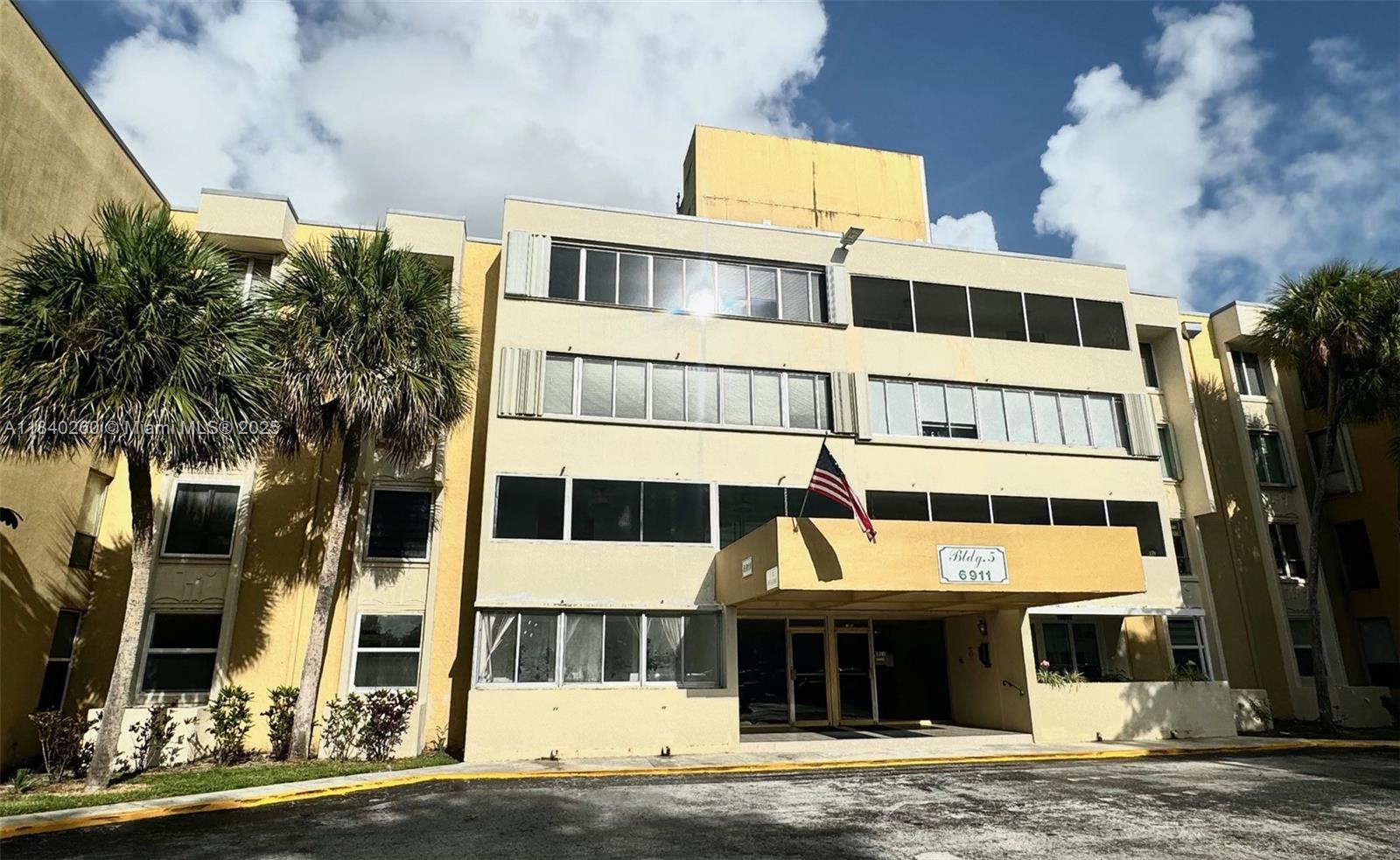SOVEREIGNS CONDO - Residential