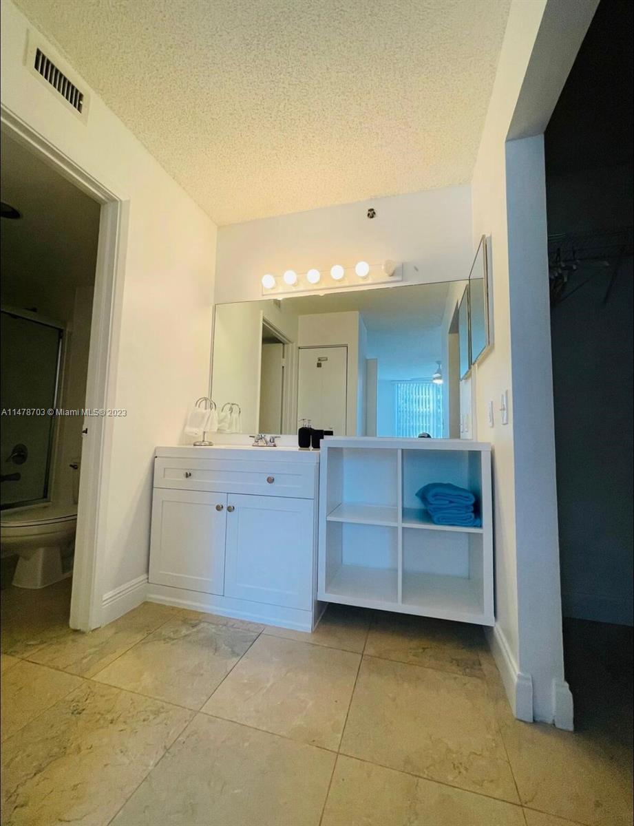 THE YACHT CLUB AT AVENTUR - Residential