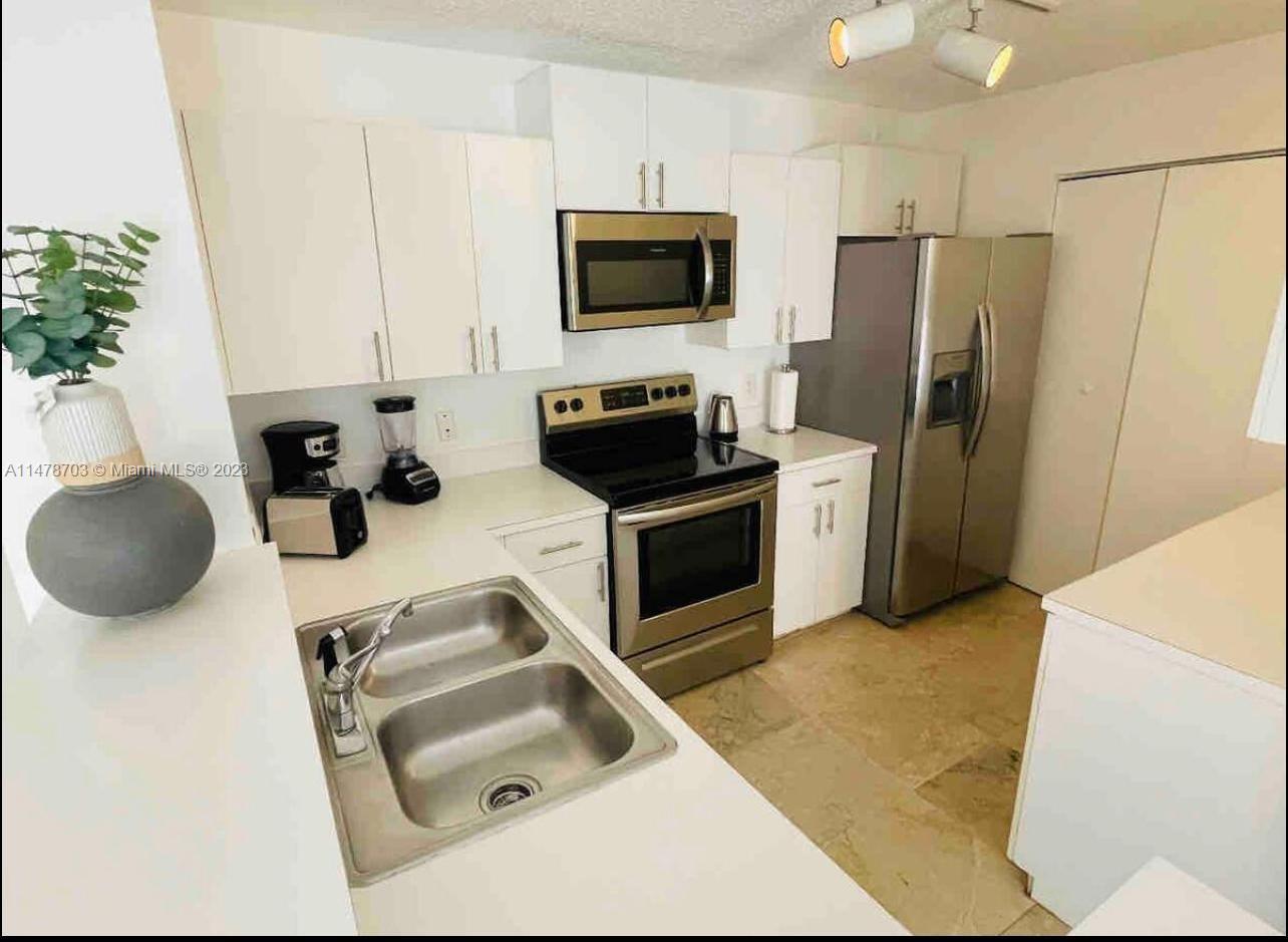 THE YACHT CLUB AT AVENTUR - Residential
