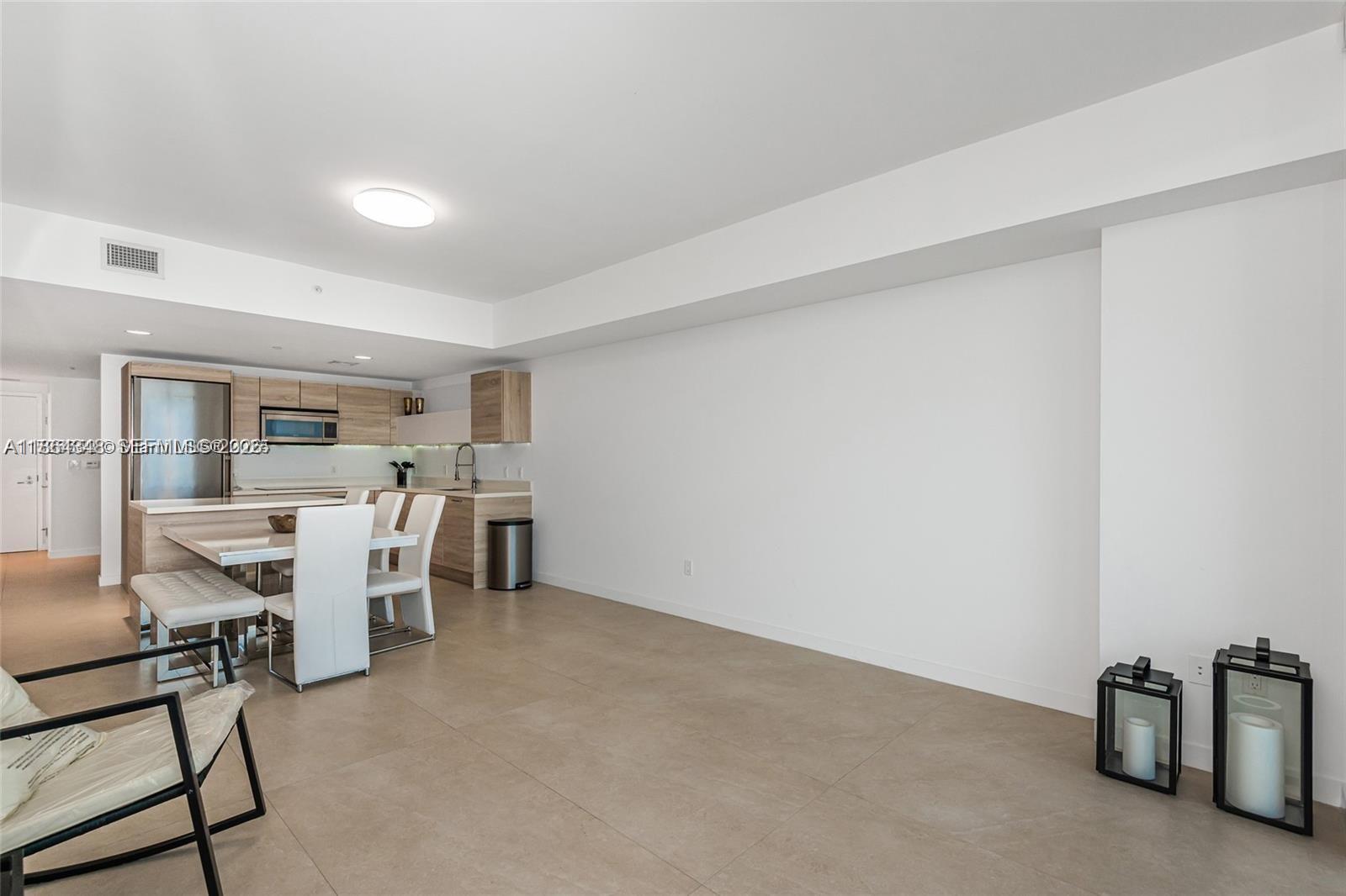 THE HARBOUR SOUTH CONDO - Residential