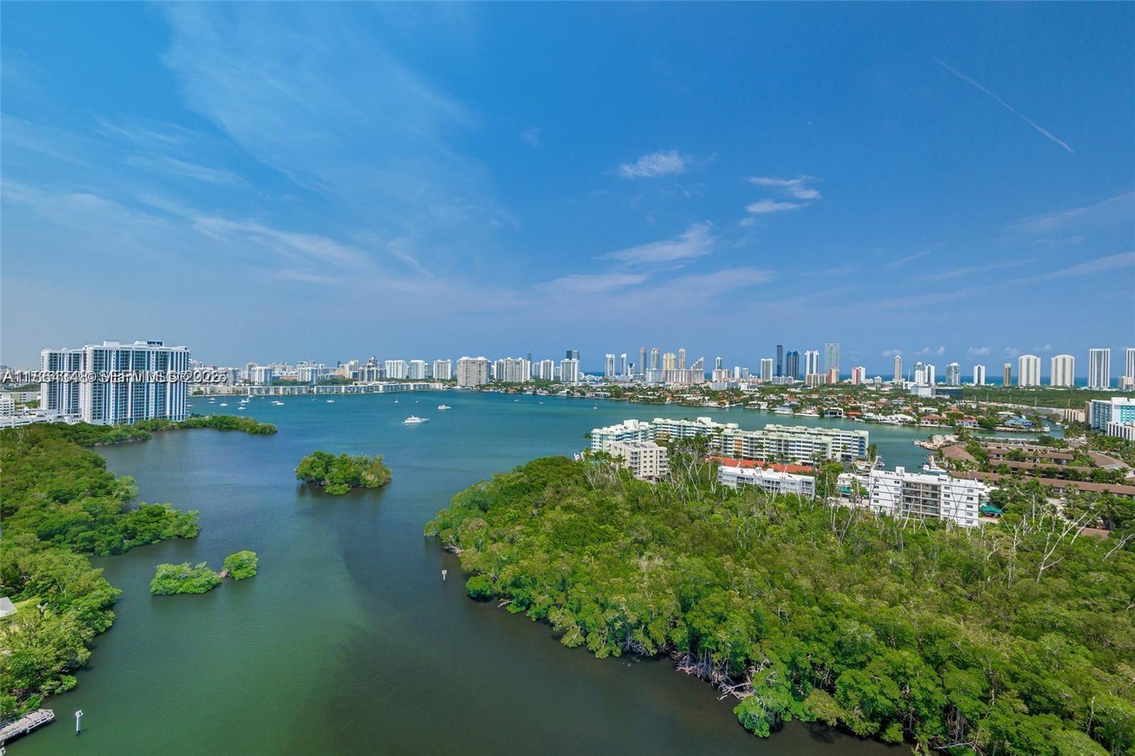 THE HARBOUR SOUTH CONDO - Residential
