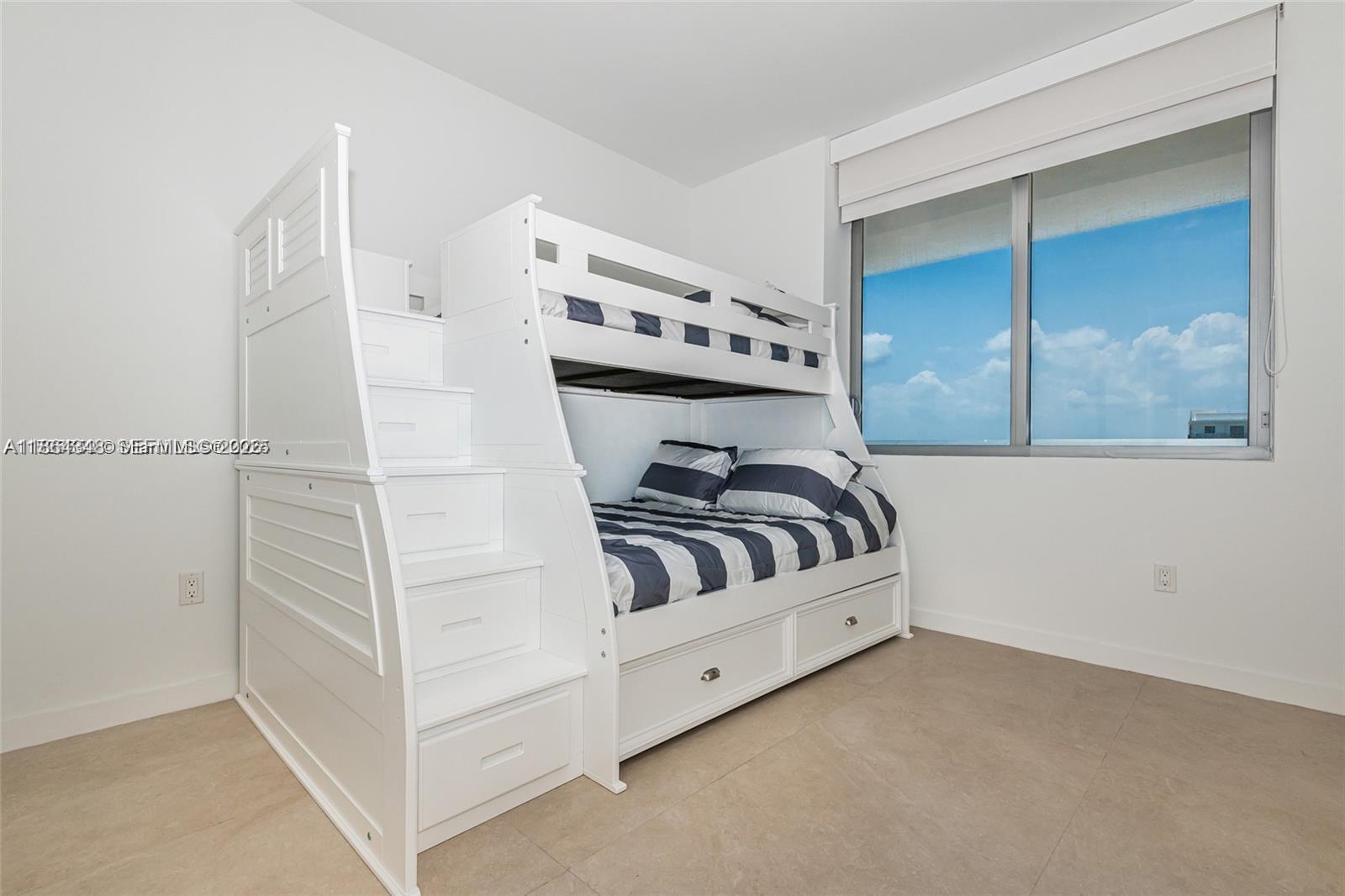 THE HARBOUR SOUTH CONDO - Residential