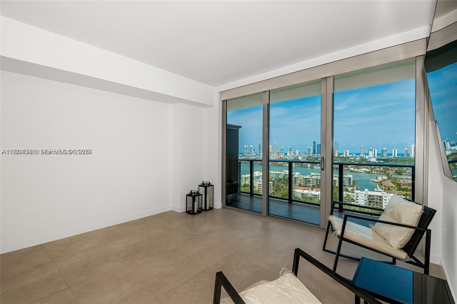 THE HARBOUR SOUTH CONDO - Residential