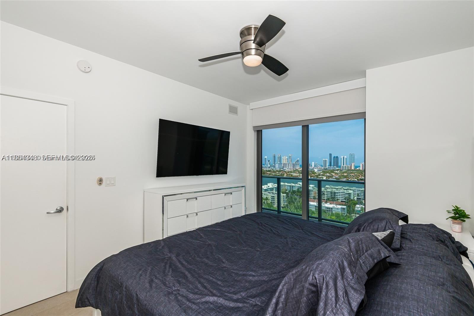 THE HARBOUR SOUTH CONDO - Residential