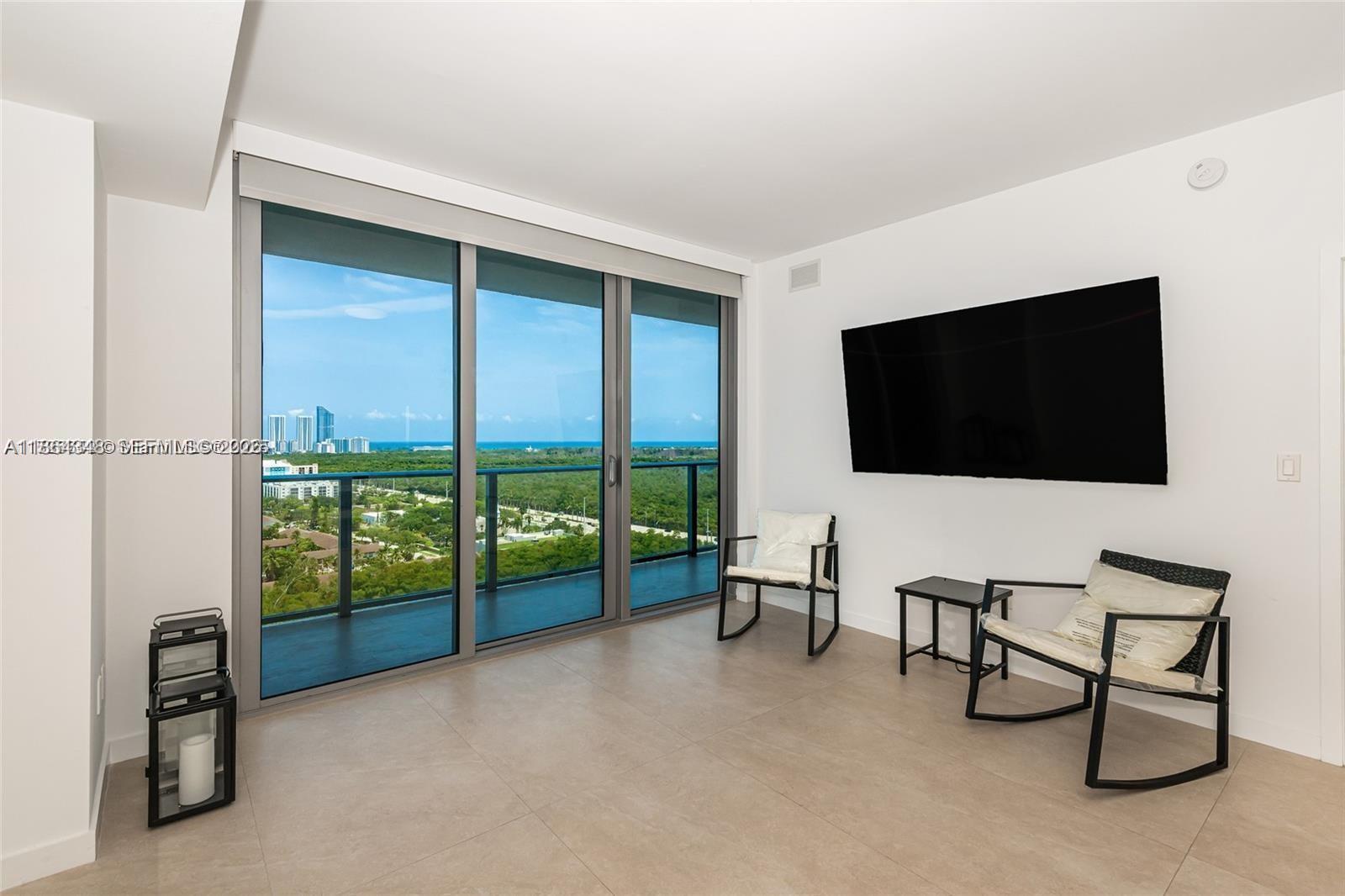 THE HARBOUR SOUTH CONDO - Residential