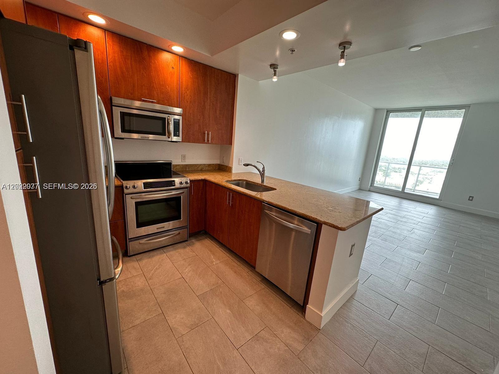 INVESTORS! Amazing one bed one bath condo at Strada 315 in the heart of Fort Lauderdale. Amenities include from a fitness center and theater to a billiards/game room, heated pool/spa-- Not to mention 24/7 security Strata 315 which overlooks the New River and RiverWalk area, is just a stone's throw from the city's best fine dining, retail, and nightlife options