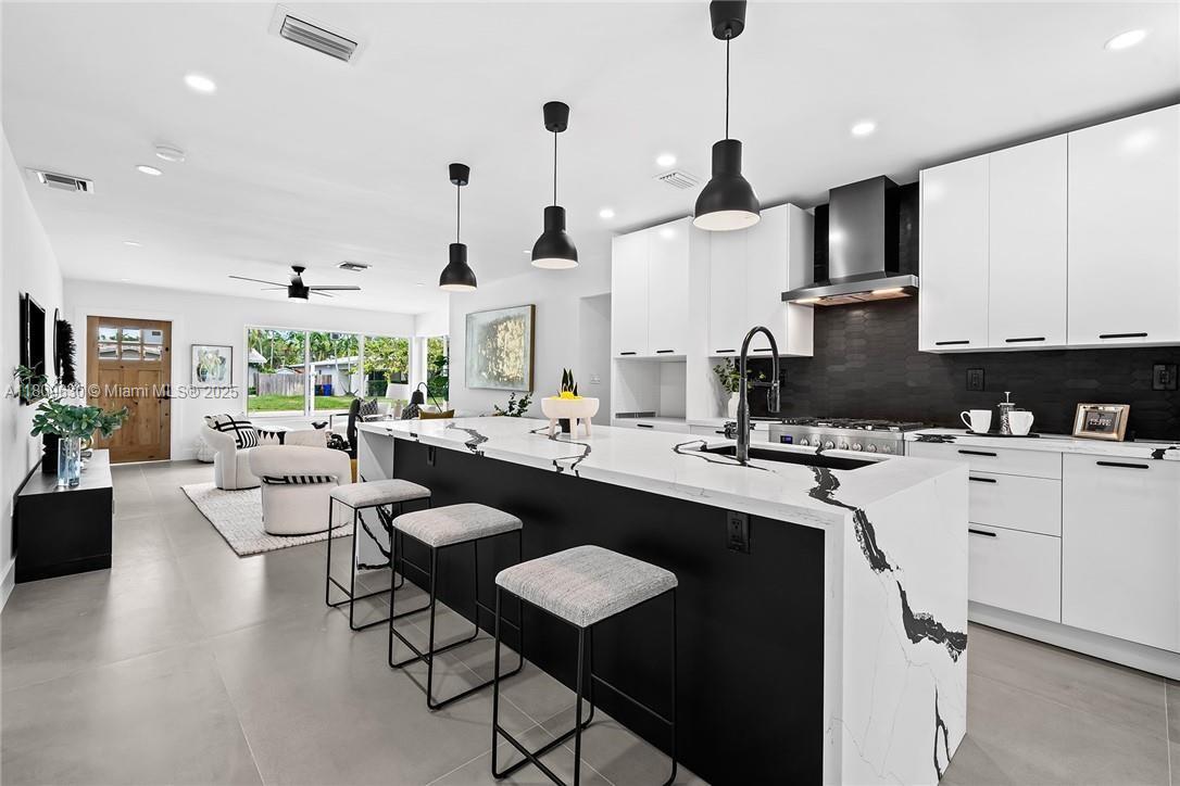 POINSETTIA HEIGHTS N RiDGE - Residential