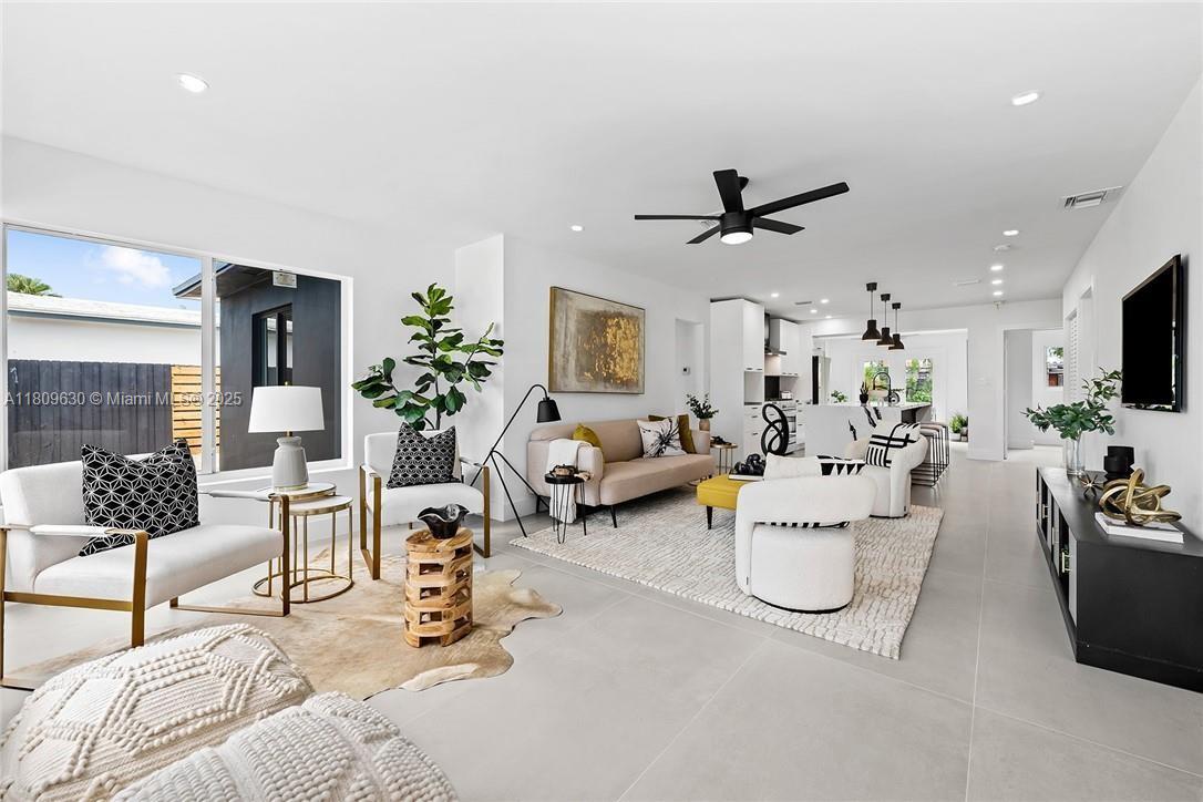 POINSETTIA HEIGHTS N RiDGE - Residential
