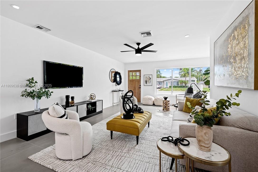 POINSETTIA HEIGHTS N RiDGE - Residential