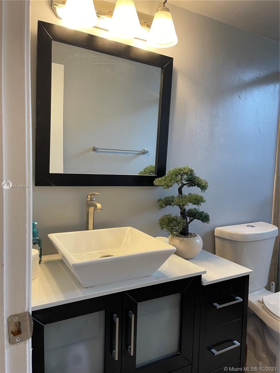 LAKES OF NEWPORT 1 CONDO - Residential