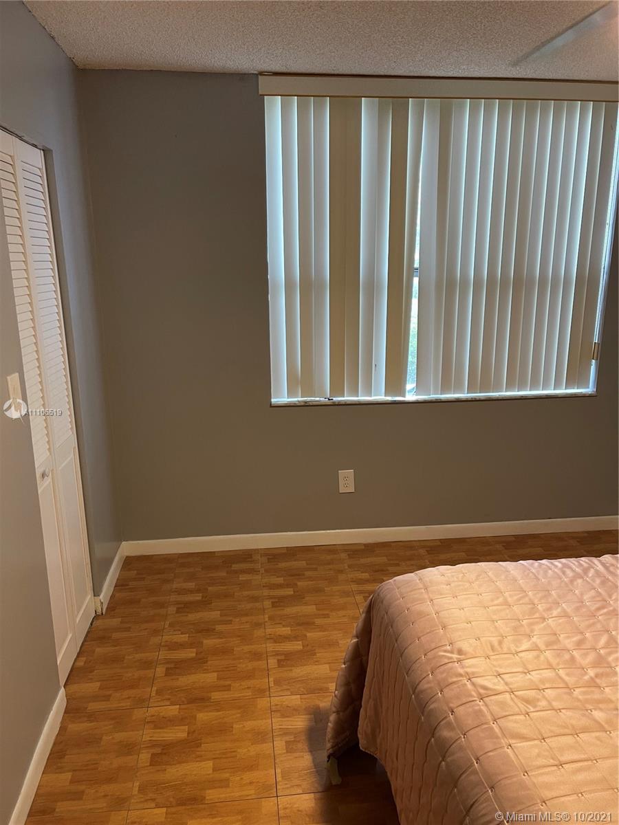 LAKES OF NEWPORT 1 CONDO - Residential