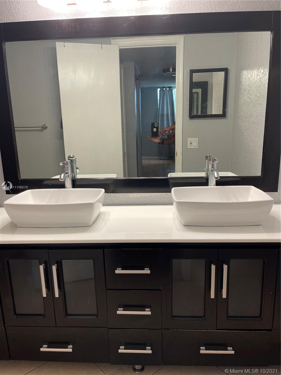 LAKES OF NEWPORT 1 CONDO - Residential