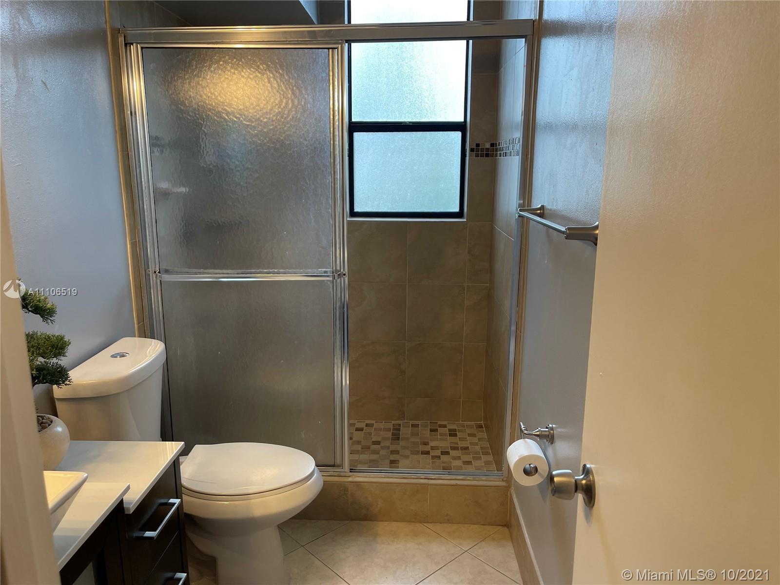 LAKES OF NEWPORT 1 CONDO - Residential