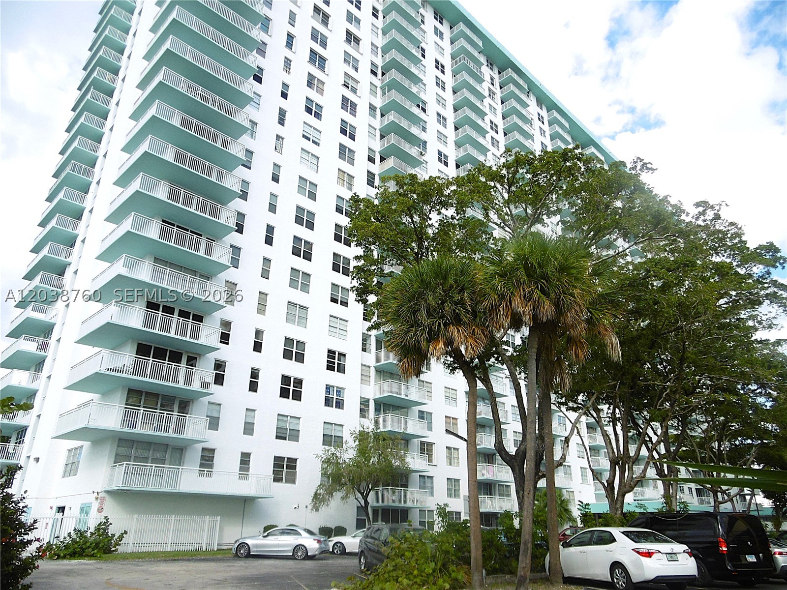 WINSTON TOWERS 500 CONDO - Residential