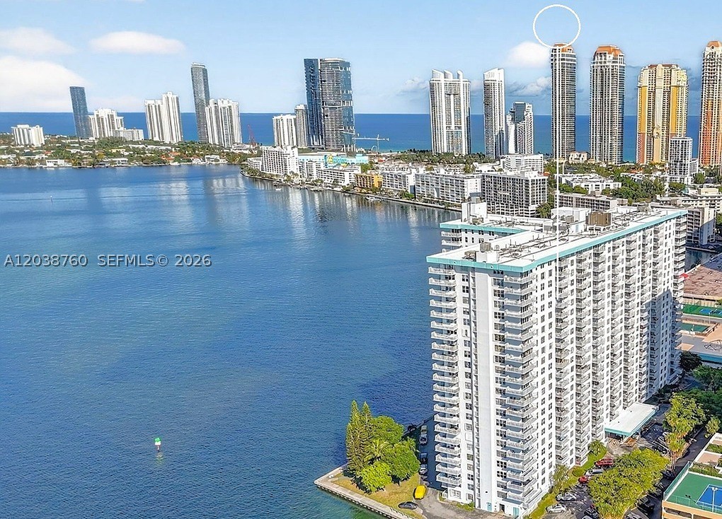 WINSTON TOWERS 500 CONDO - Residential