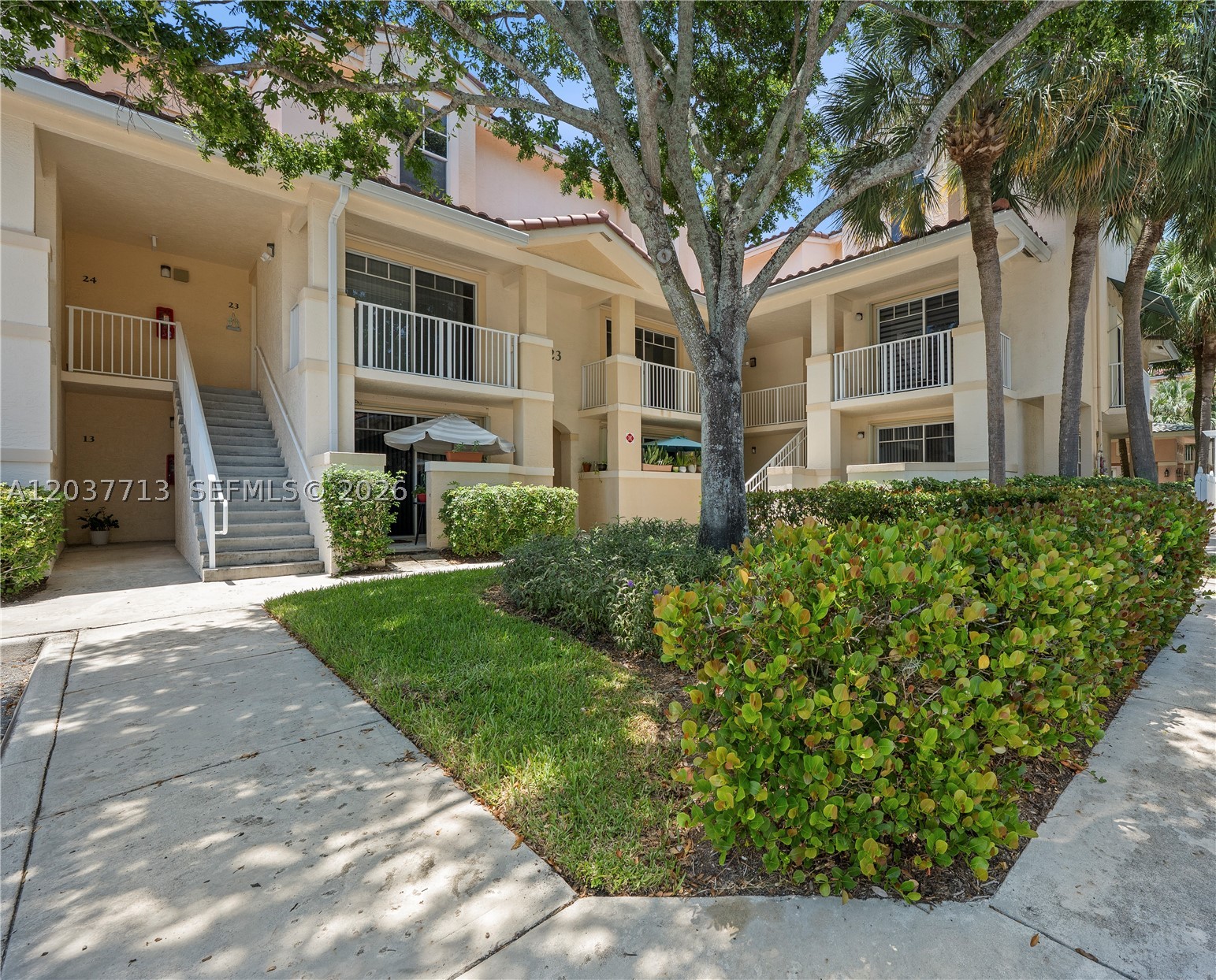 Move-in ready and never lived in since its top-to-bottom renovation, this 2-bed, 2-bath townhome with a versatile loft sits in the heart of Abacoa, one of Jupiter's most short distance communities. Brand-new kitchen with quartz counters and stainless appliances, fully remodeled baths, new flooring, designer paint, and new fixtures throughout. The open, light-filled layout lives larger, and the loft flexes as office, guest room, or media space. Short distance to Abacoa Town Center for coffee, dining, and shopping; catch games at Roger Dean Stadium; enjoy concerts, the green market, and festivals. Community pool, fitness center, parks, and trails are nearby, with top-rated schools, world-class beaches, the FAU campus, and I-95 minutes away. Turnkey and rarely available.