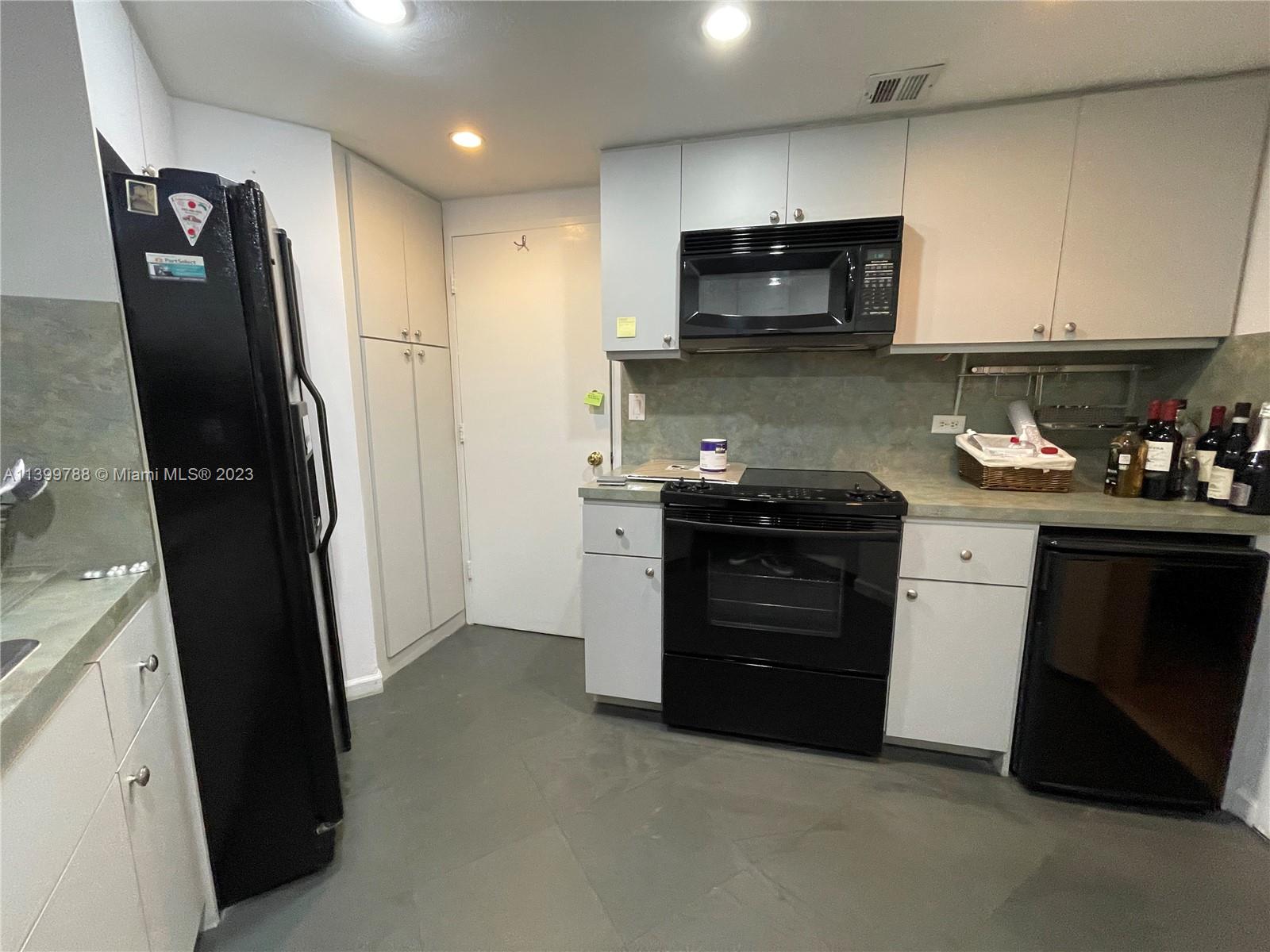 FOUR AMBASSADORS CONDO PH - Residential Lease