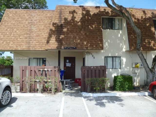 Renovated 3 bedrooms 2.5 baths townhouse with private covered patio. Close to diversified plaza/shopping. Brand new kitchen with quartz countertops and huge island. 
Washer and dryer inside. Freshly Painted - Corner Unit with water view.