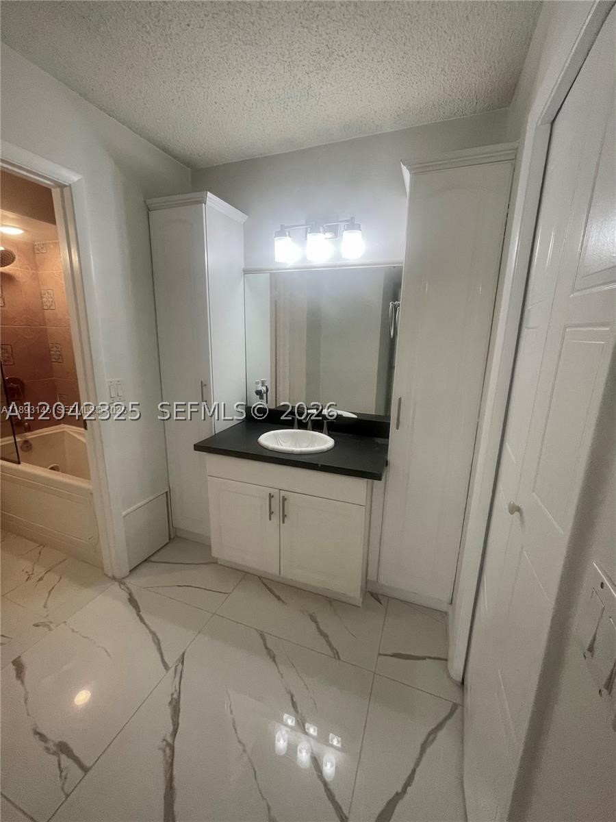 RACQUET CLUB APARTMENTS A - Residential Lease