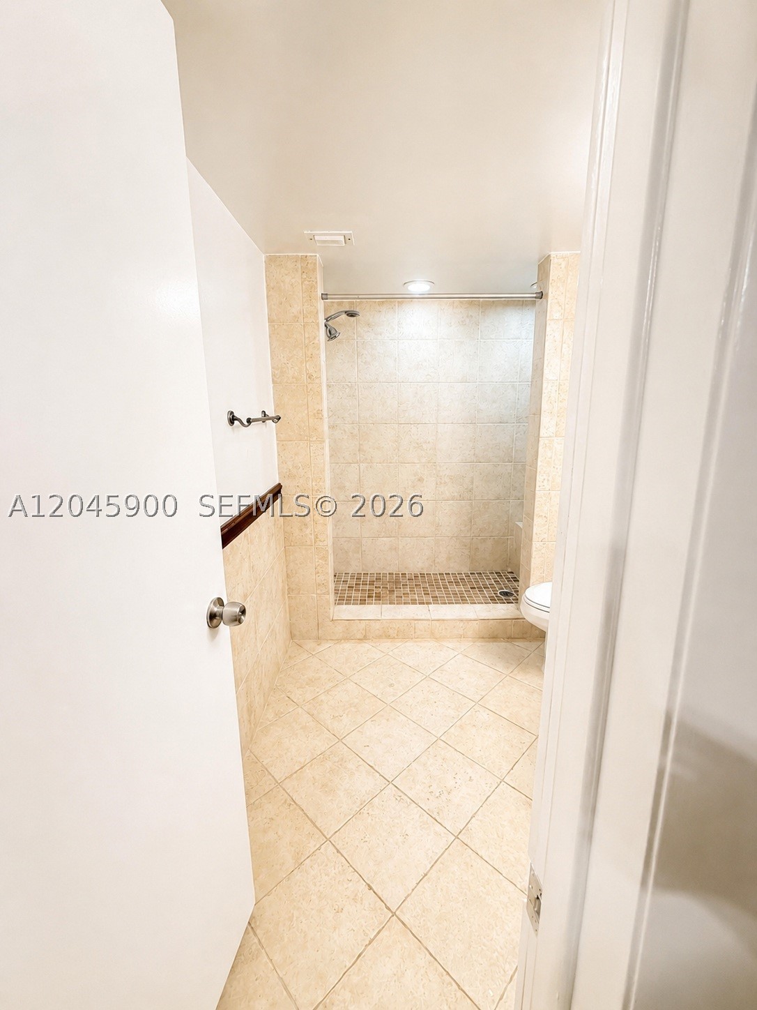 EMERALD ISLES WEST PHASE - Residential Lease