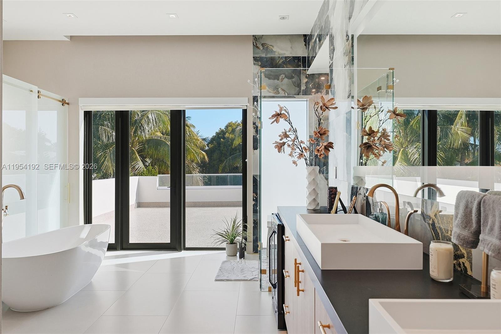 GOLDEN BEACH SEC E - Residential